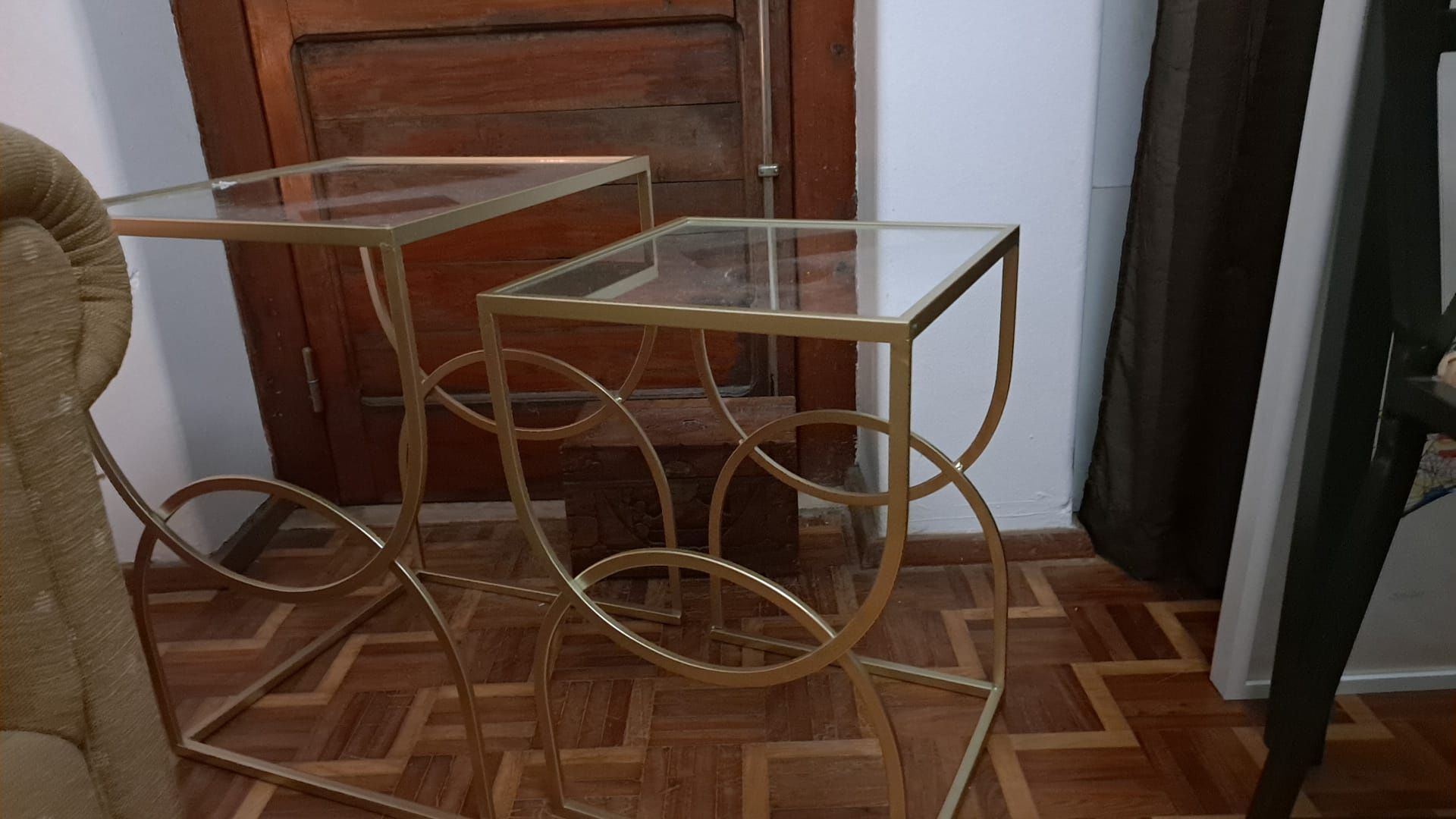 Conjunto de mesas de apóio