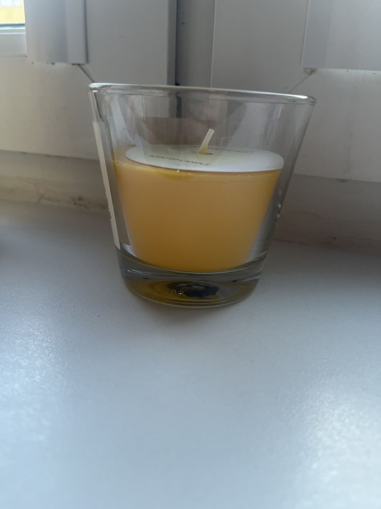 Świeczka o zapachu soczystego mango