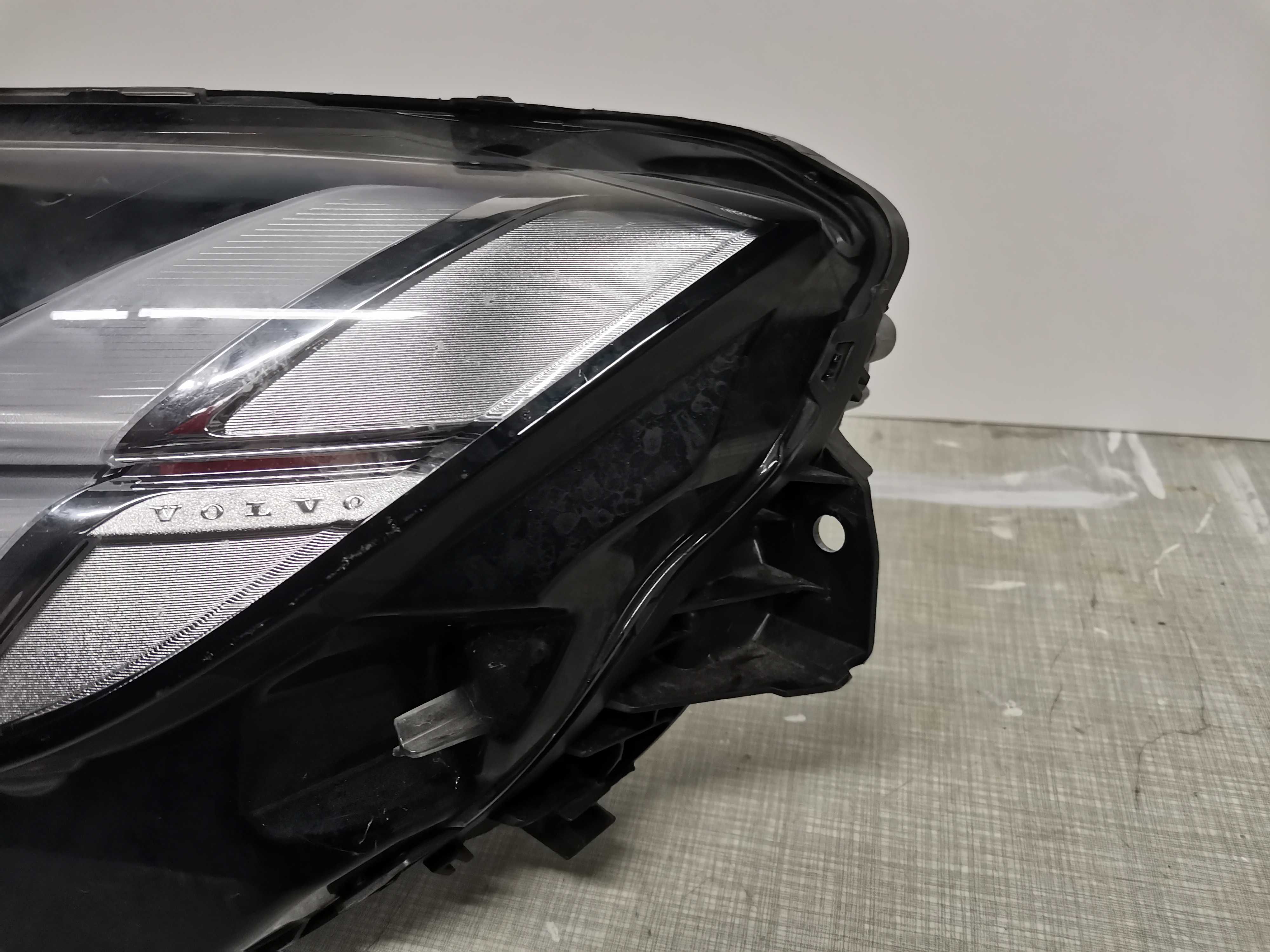 Lampa przód  lewa VOLVO V90 S90 FULL LED