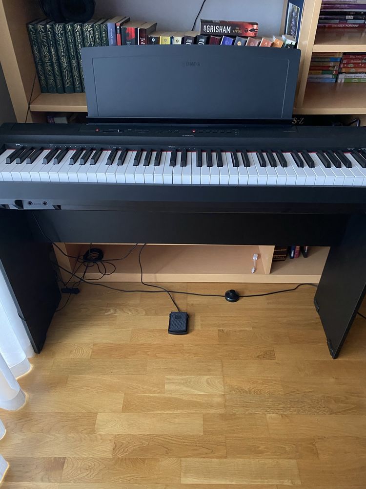 Zestaw Pianino cyfrowe Yamaha P-121 + stand + pedał sustain