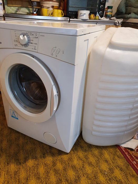Продам стиралку Горение збакомом