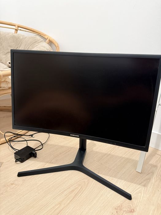Monitor Samsung Curvo 24” 144Hz