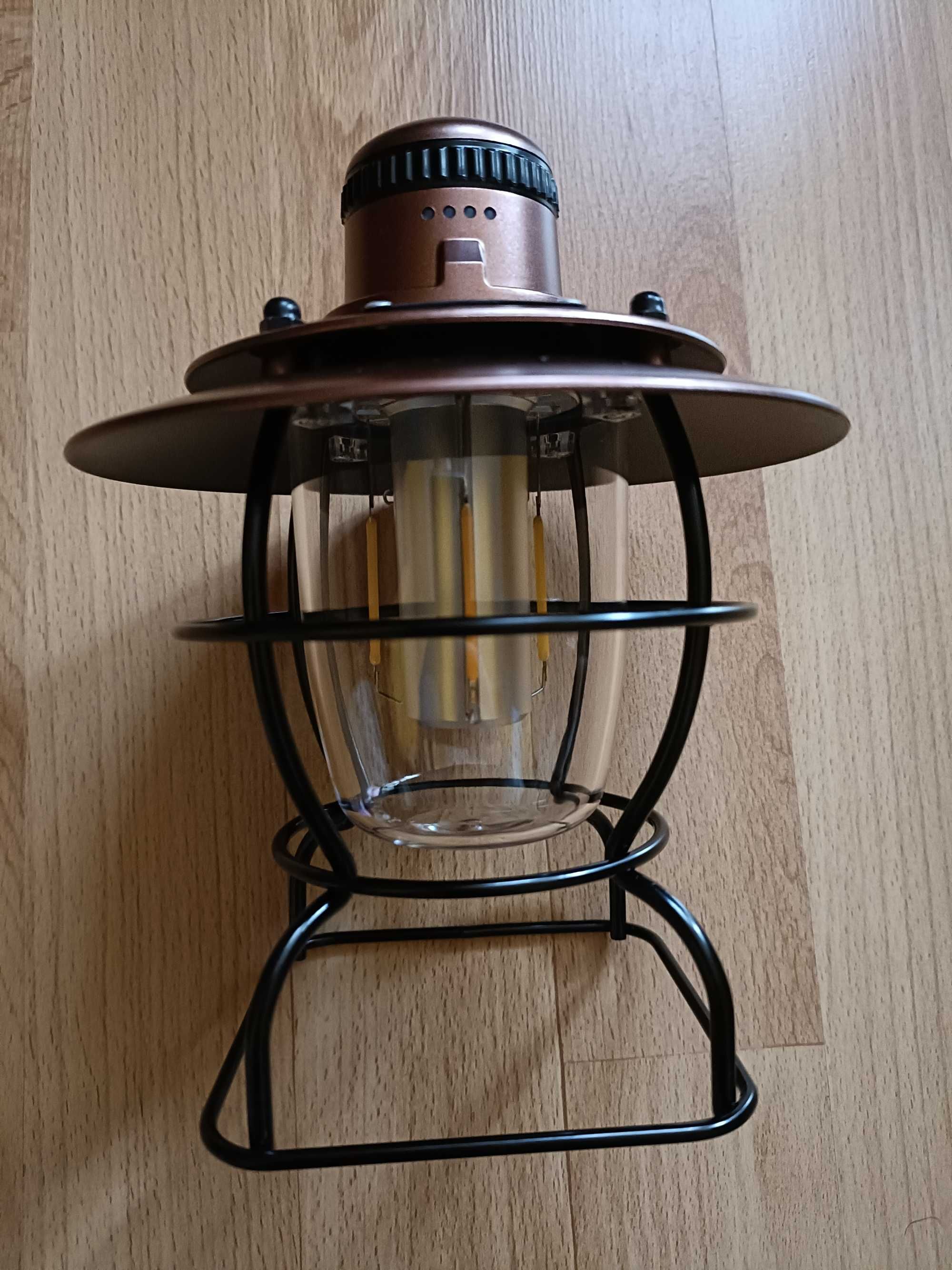 Przenośna ładowalna lampa kempingowa ze światłem retro