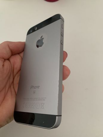 iPhone SE cinzento