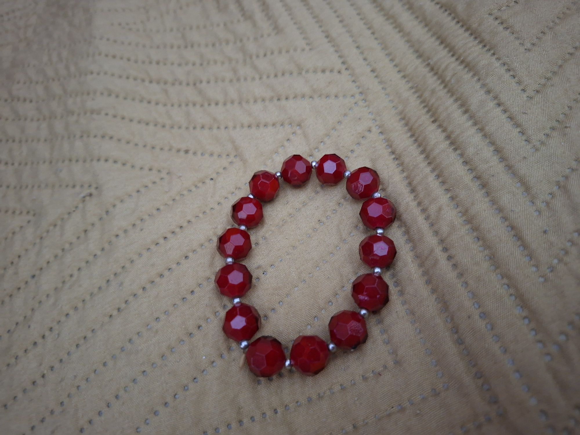 Vários pulseiras  aproveitem