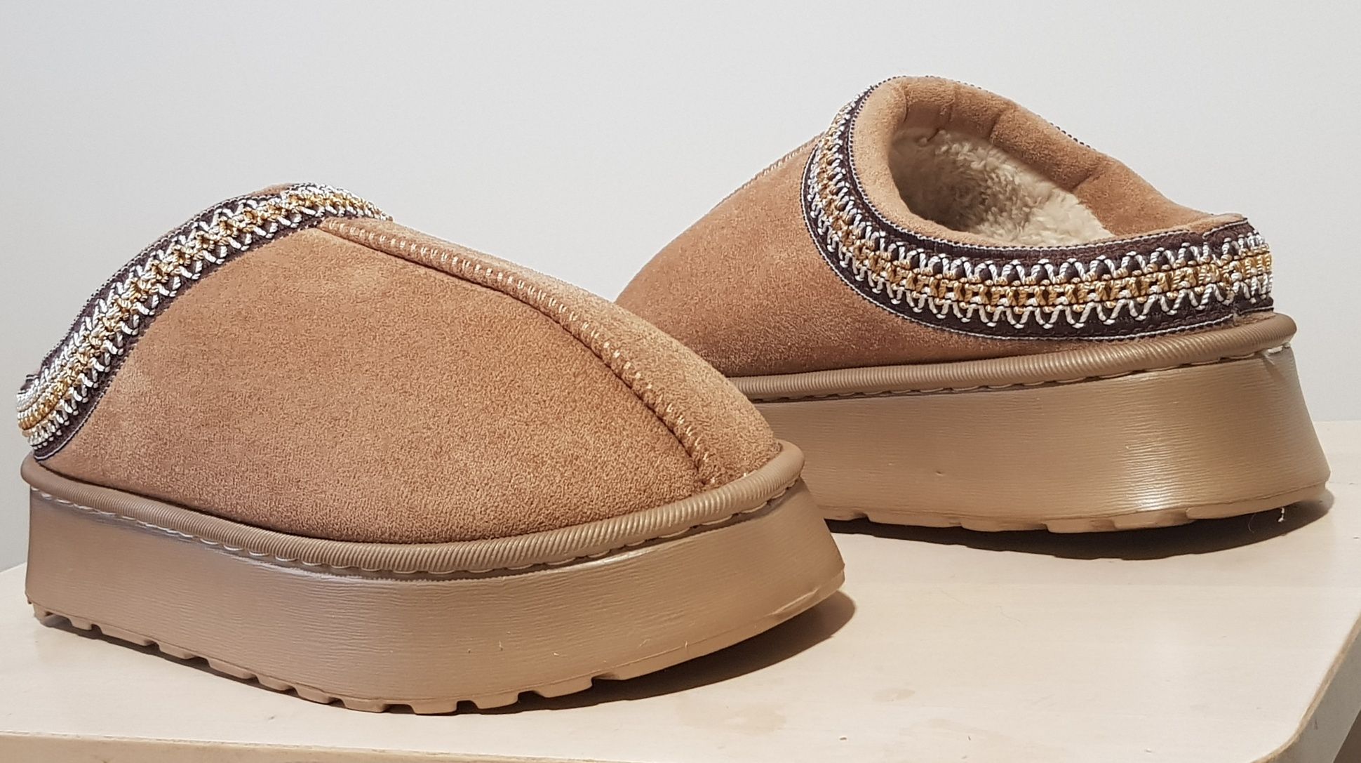 Buty kapcie na platformie w stylu emu ugg 24,5cm 38-39 z haftem bootie