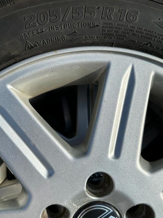 Felgi aluminiowe Volvo V40 V50 V60 opony zimowe 205/55R16 RUN FLAT