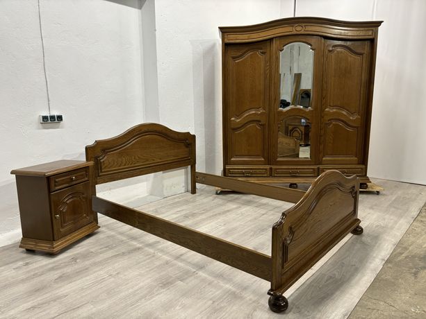 Jasny dębowy komplet mebli do sypialni