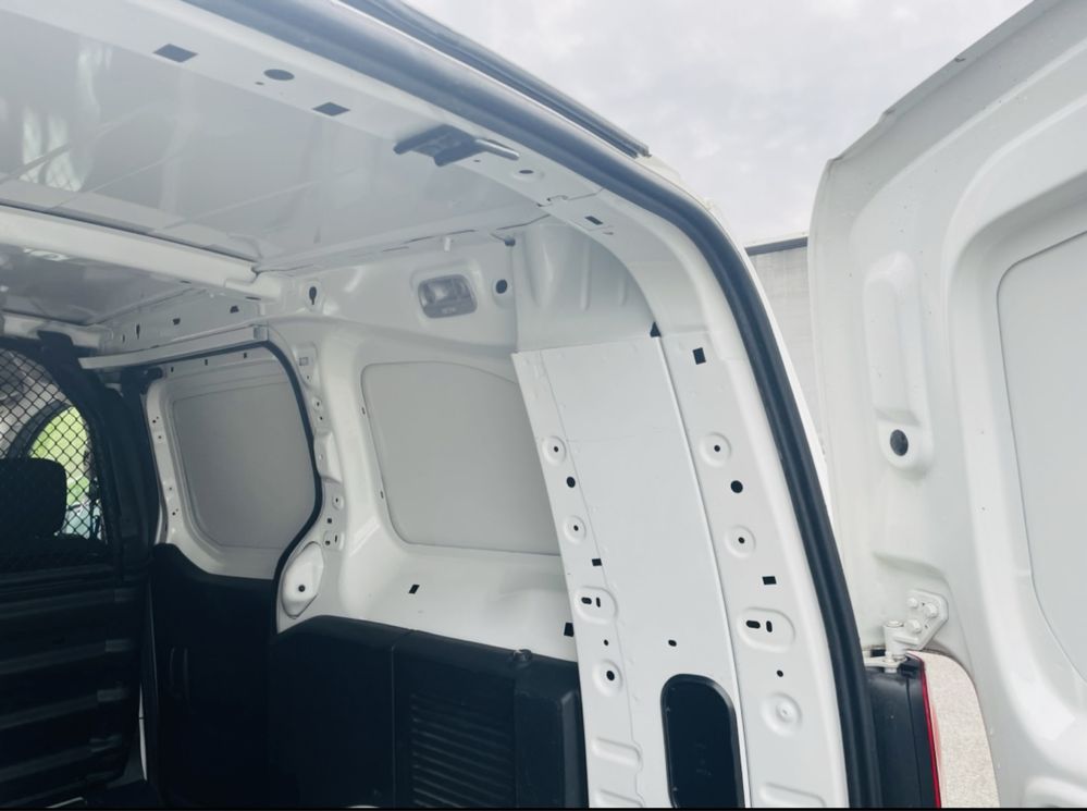 Автомобіль peugeot partner maxi  пробіг