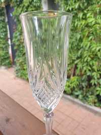 Kryształowe kieliszki do szampana