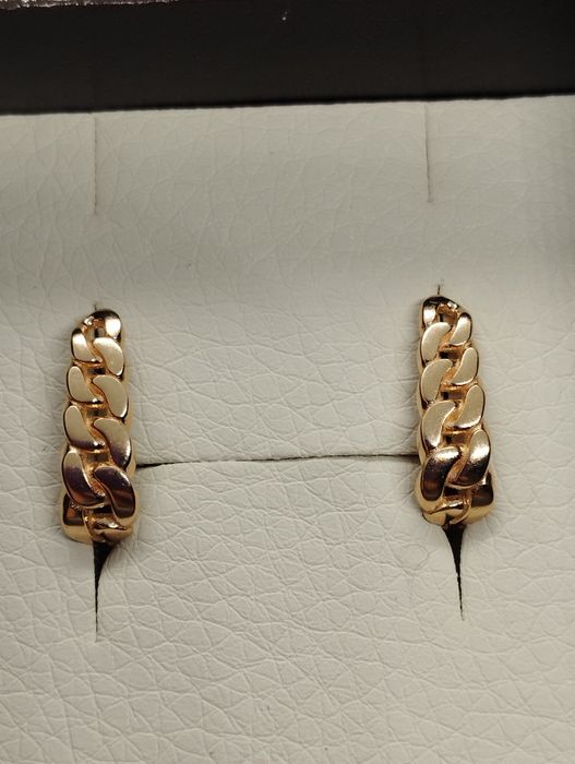 Золотые сережки 2.46 грамма