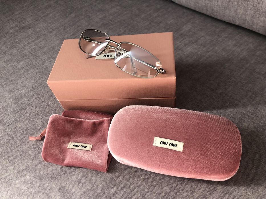 Солнцезащитные очки Miu Miu