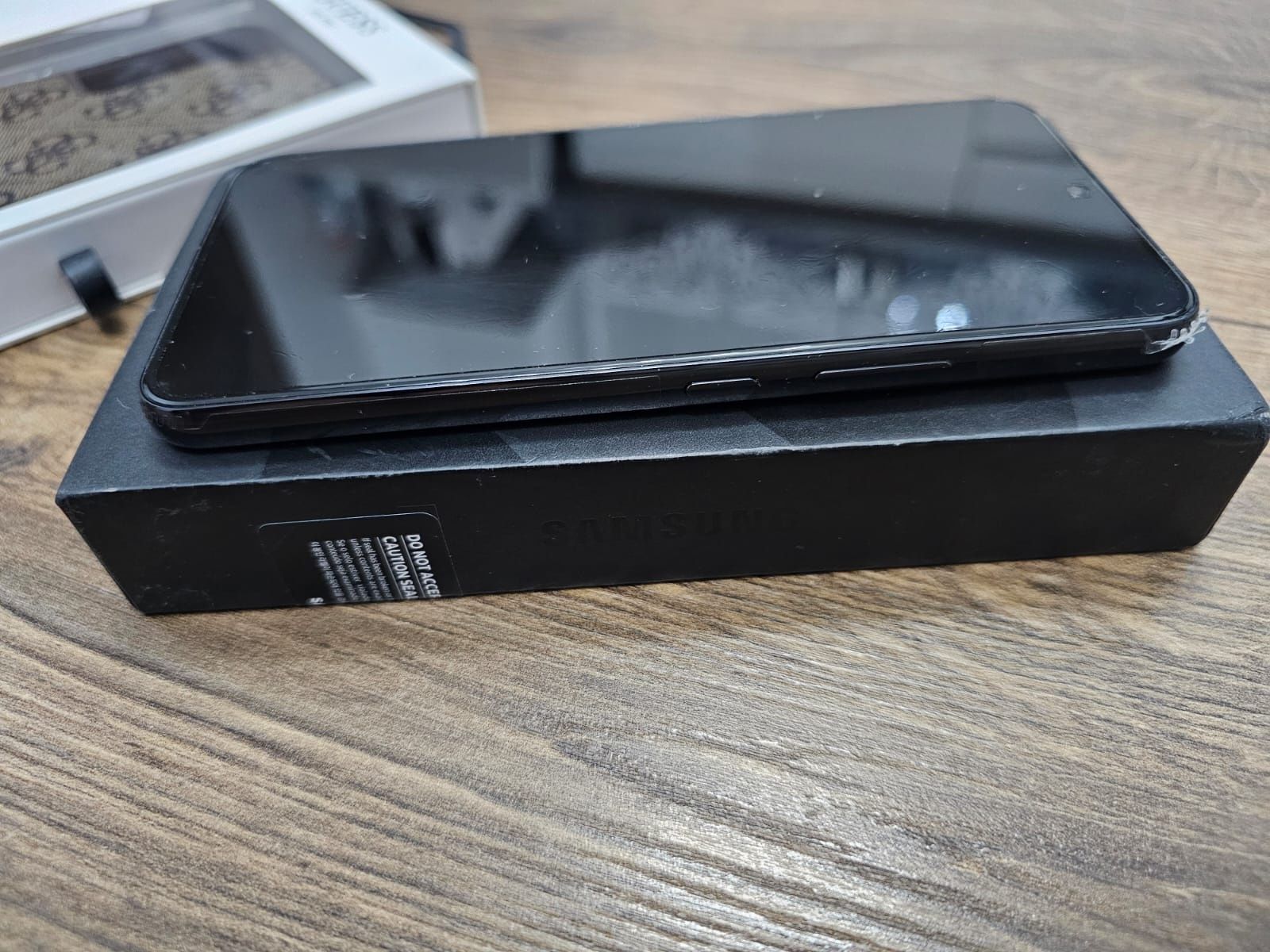 Samsung Galaxy S22 128GB Phantom Black Jak nowy