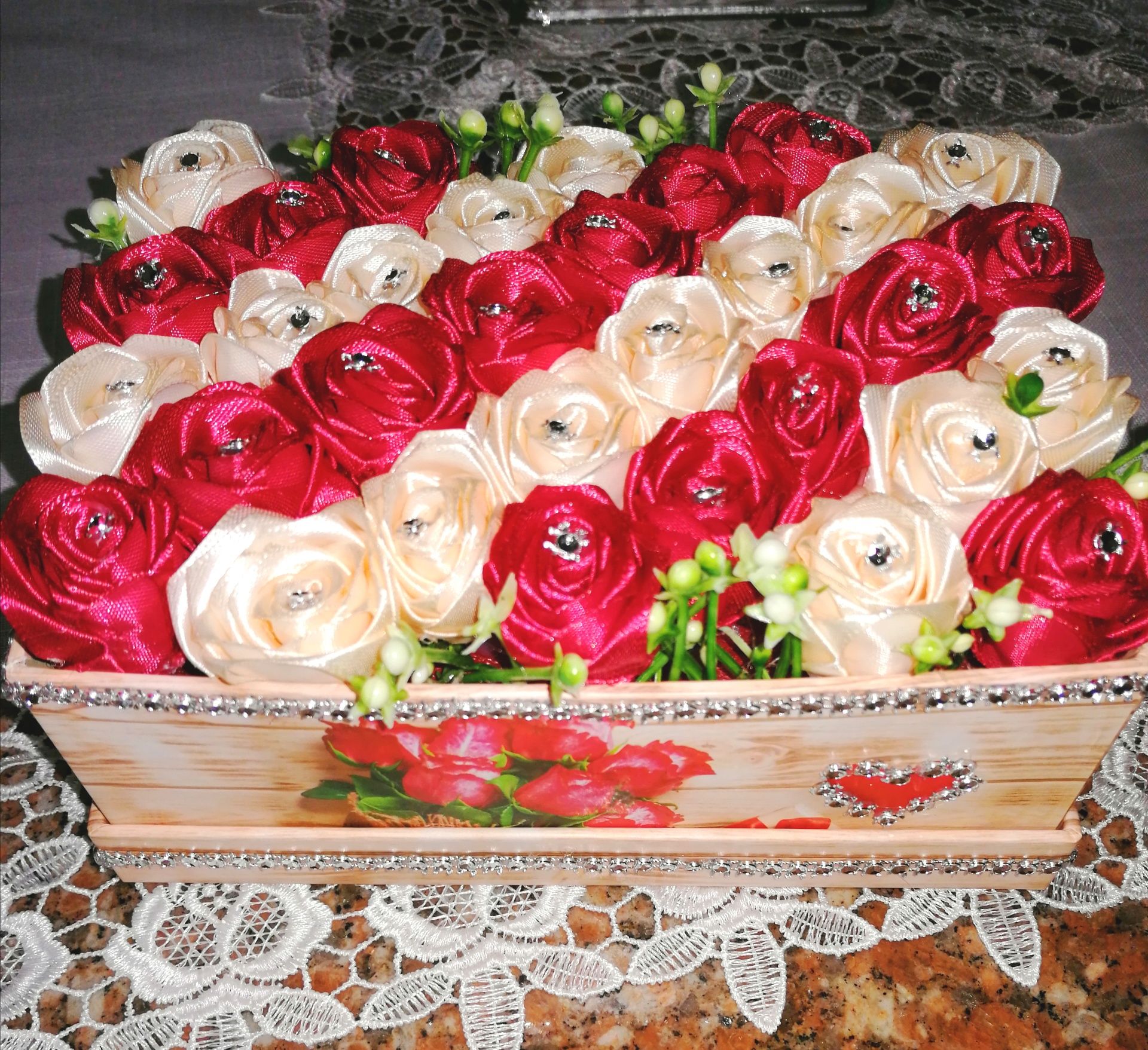 Caixa de rosas de cetim