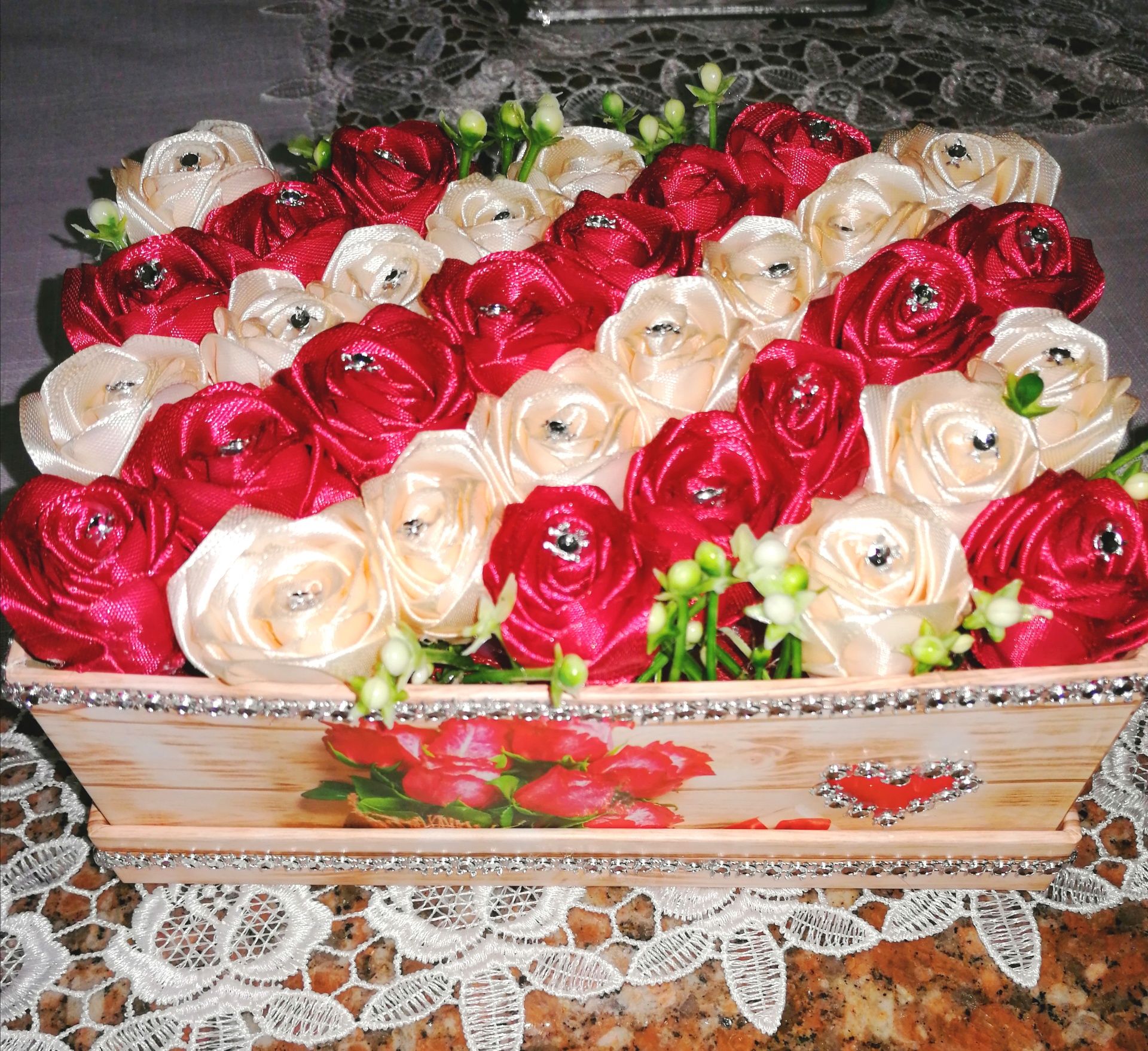 Caixa de rosas de cetim