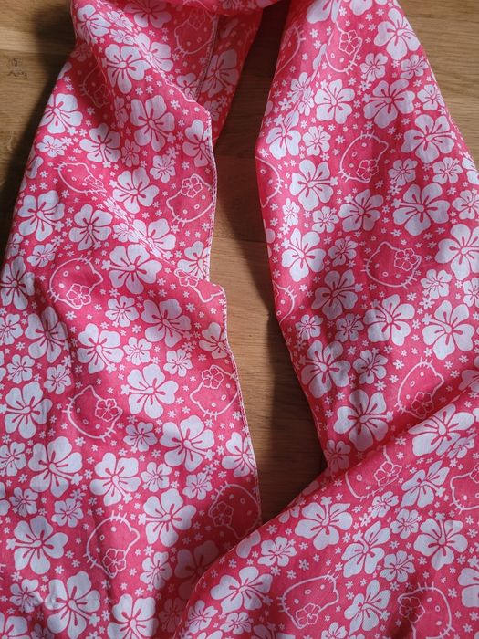 Apaszka z motywem hello kitty