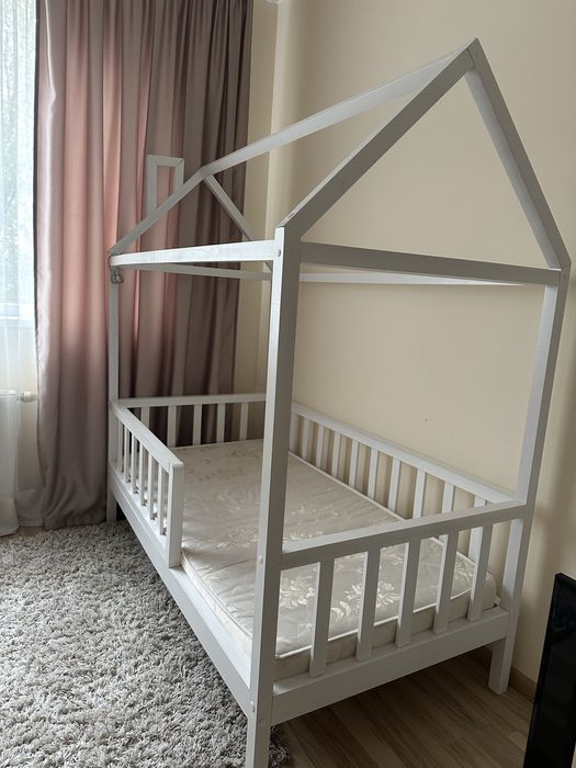 Дитяче ліжко-будиночок з матрацом