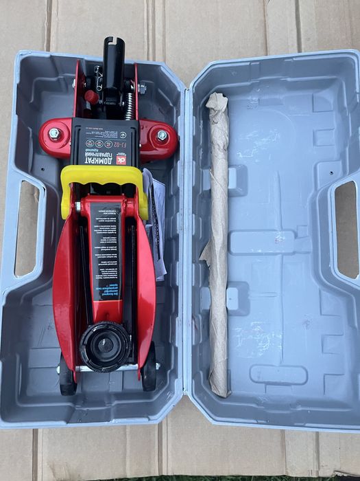 Домкрат підкотний DK 2т