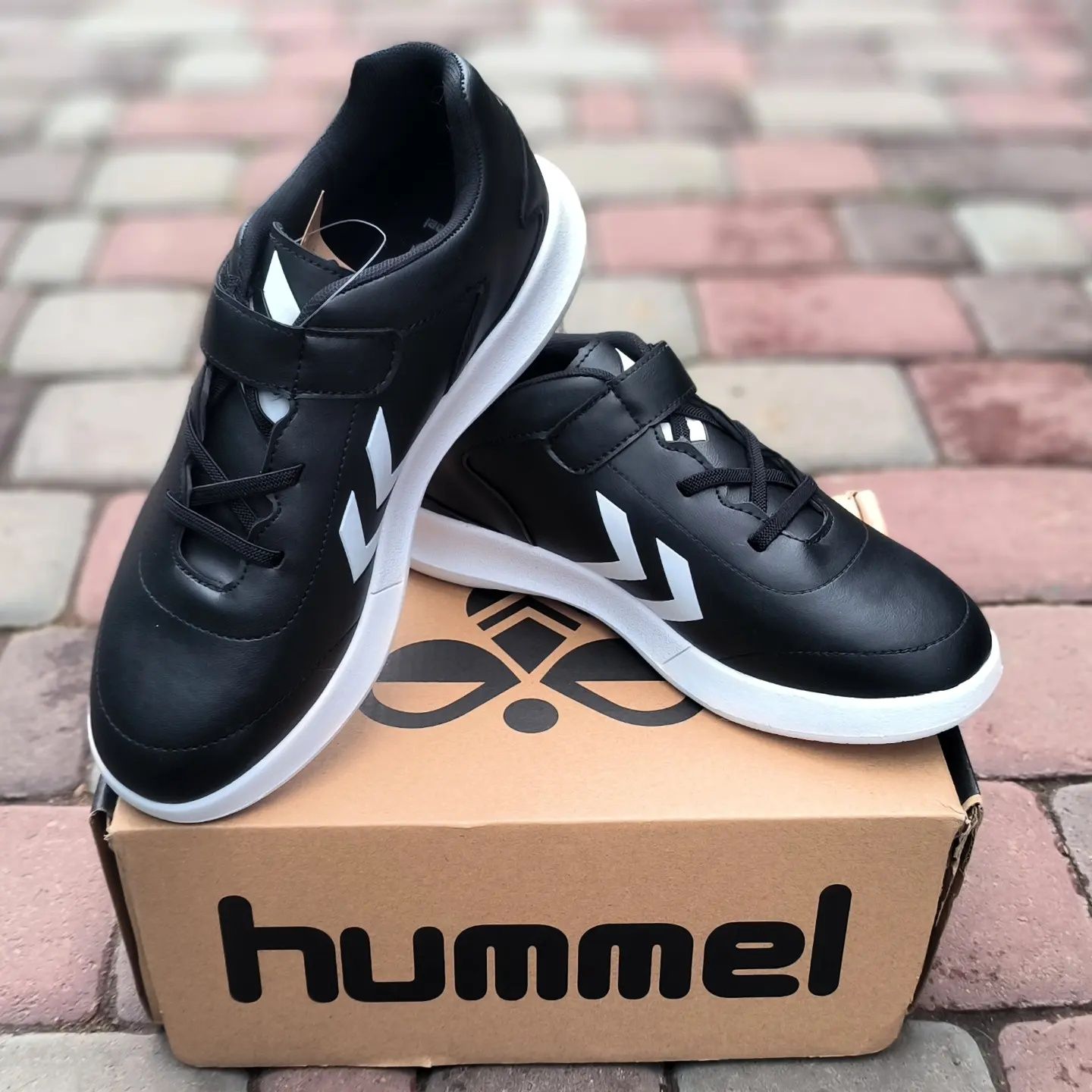 Шкіряні кросівки для підлітків та жінок Hummel