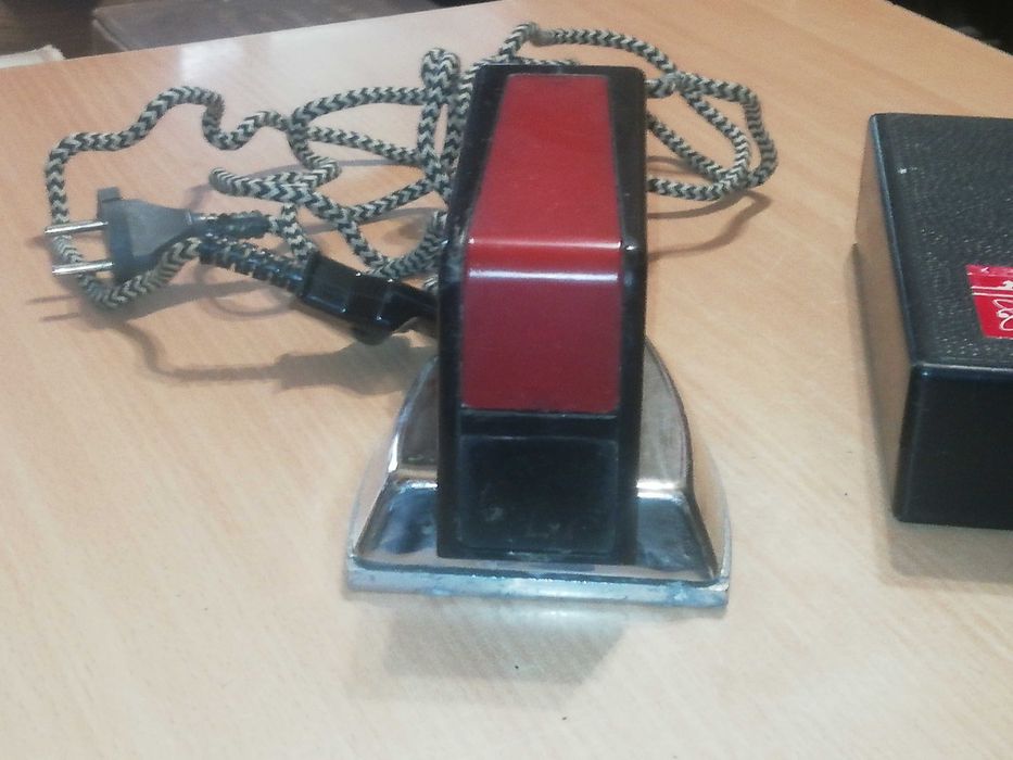 Stare turystyczne składane żelazko PRL       S