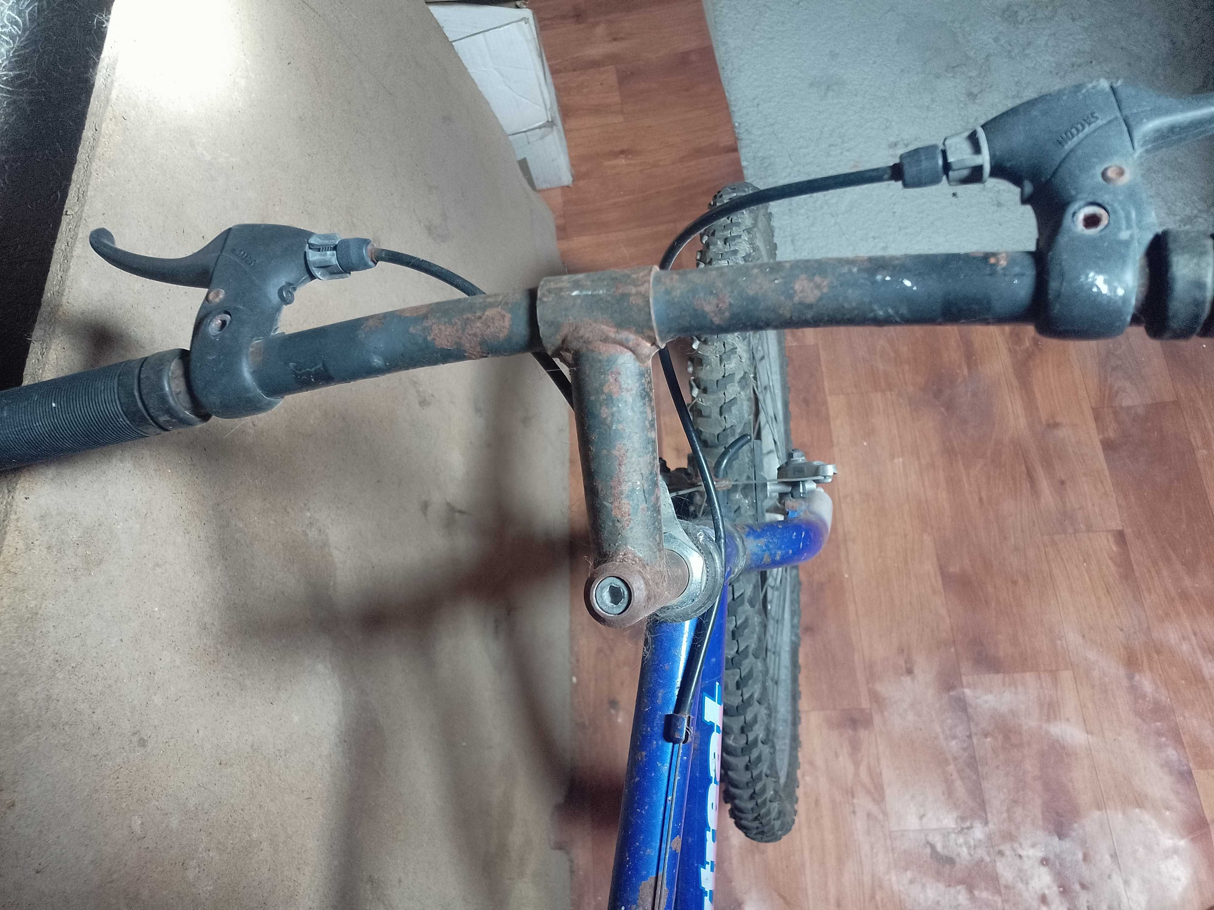 Bicicleta com quadro em ferro