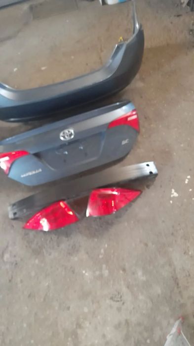 Toyota corolla e18 kompletny tył