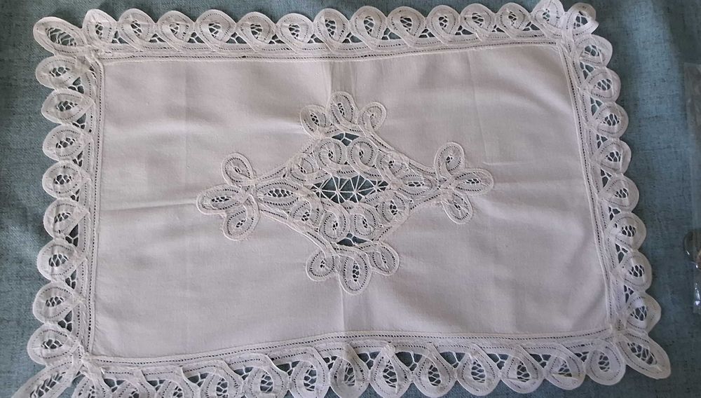 Nap10 - Naperon em algodão com renda de Bruxelas