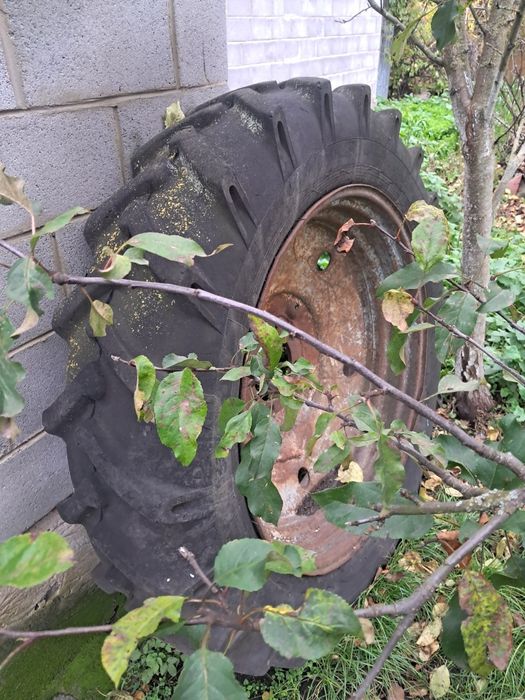 До вашої уваги Т40 без ведучого передка, із двокорпусним плугом 2×35..