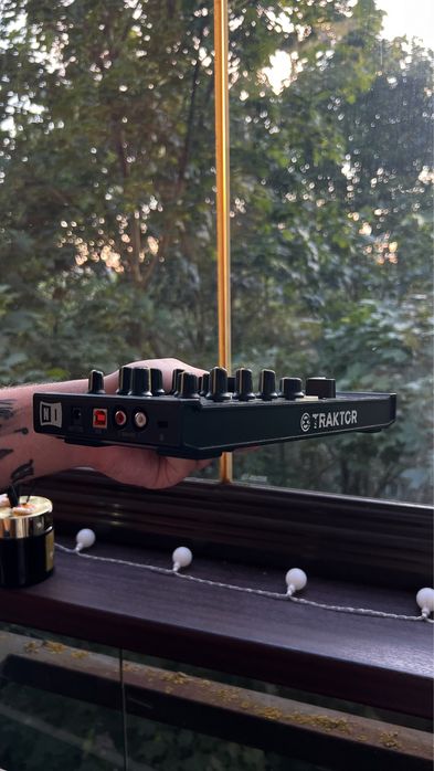 Продам Native Instruments, Traktor z1, мини микшер