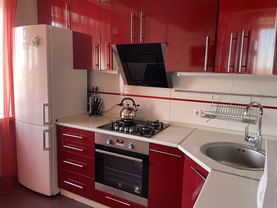 Подобово,погодинно 1кім.квартира р- н Порт-сіті.Вільна на Новий Рік!