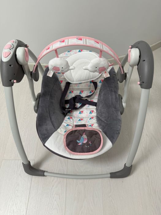 Дитяча гойдалка, заколисуючий центр