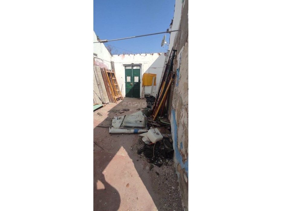 Moradia Independente para Recuperar na Vila de Viana do Alentejo