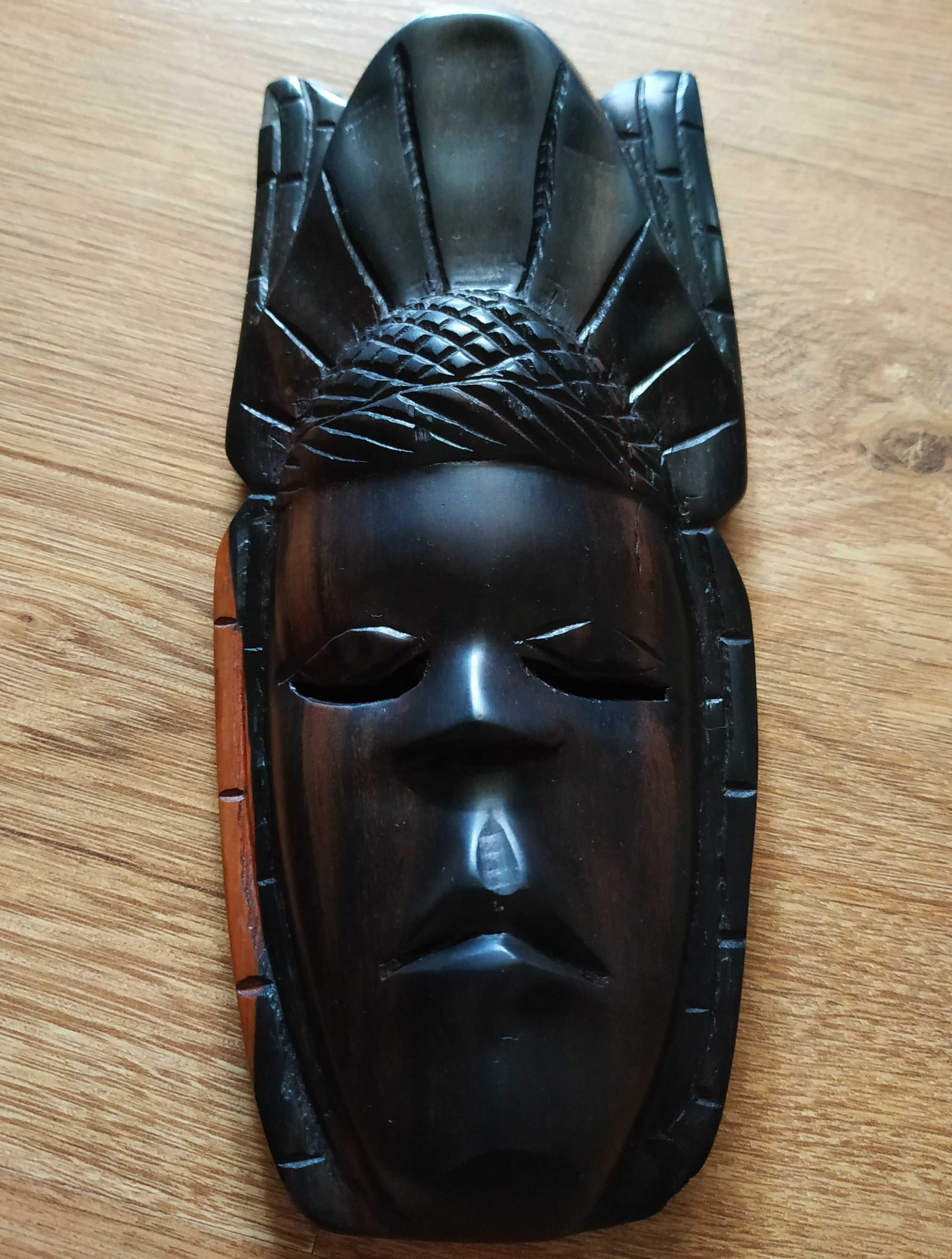 Африканская маска. Черное дерево.
