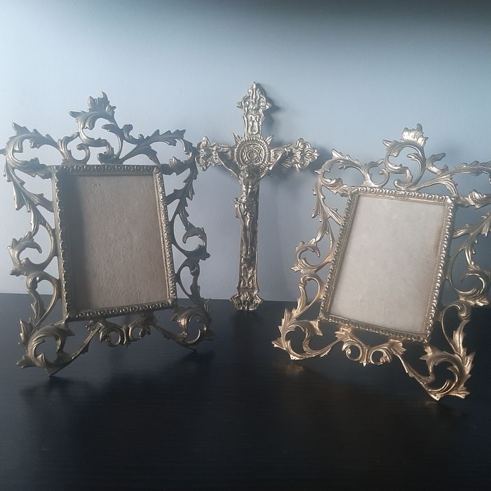 Molduras e cruz vintage