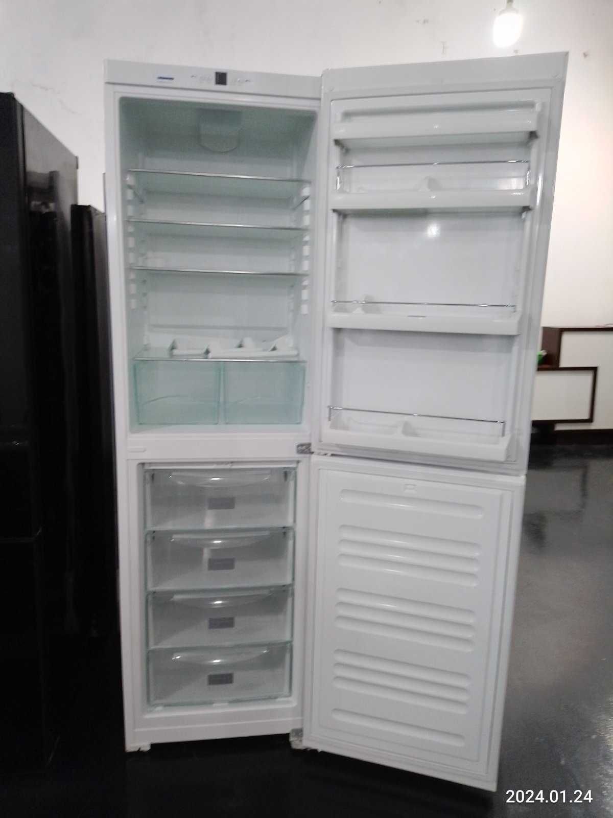 Холодильник Liebherr CUN 3933 білий 2,01 м крапля/ No Fros А++ Європи