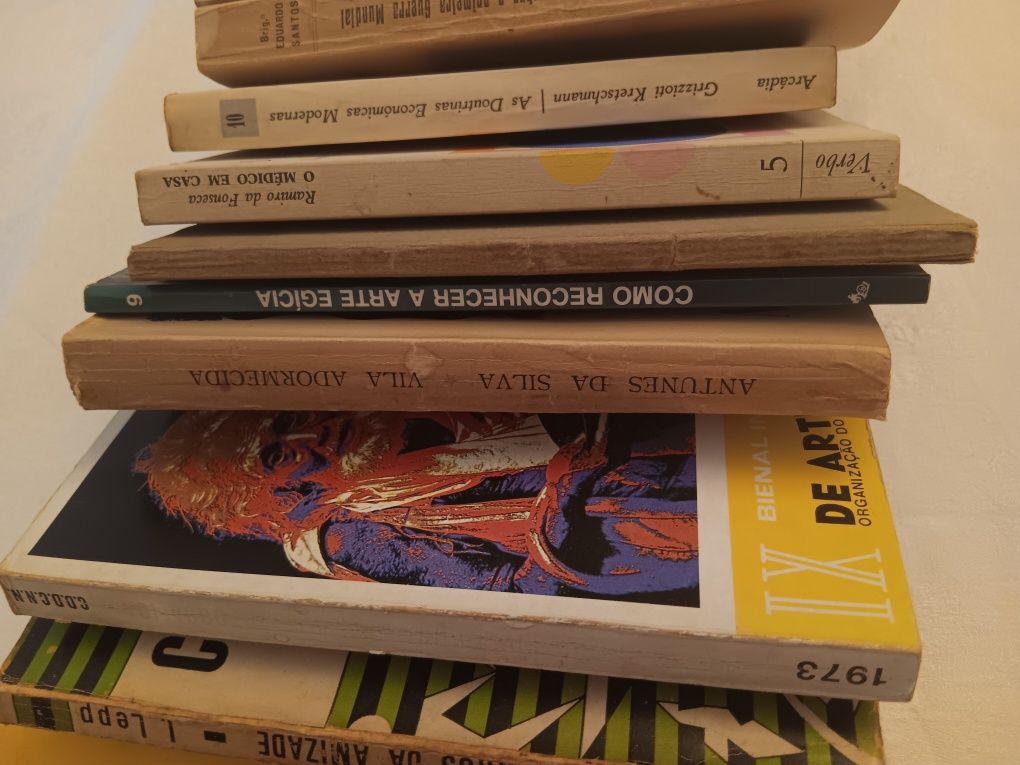 Conjunto de varios livros