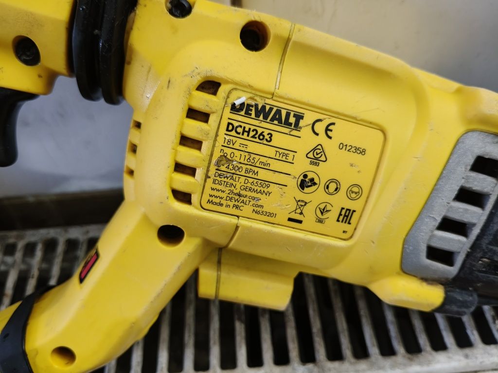 DeWalt młotowiertarka SDS plus dch263