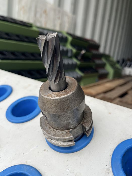 Uchwyt, Oprawka frezarska SK40 ø18 z frezem walcowo-czołowym DIN 69871