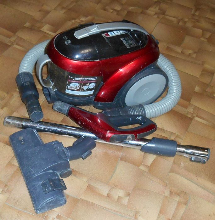 Пылесос LG контейнерный, тянет хорошо