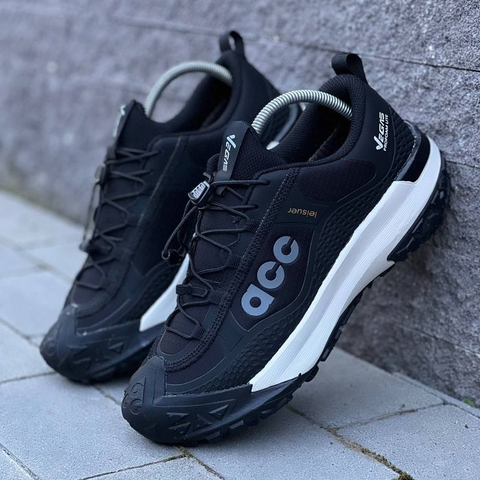 Термо кросівки ACG

• Розміри: 41(26 см), 42(26,5 см), 43(27,5 см), 44