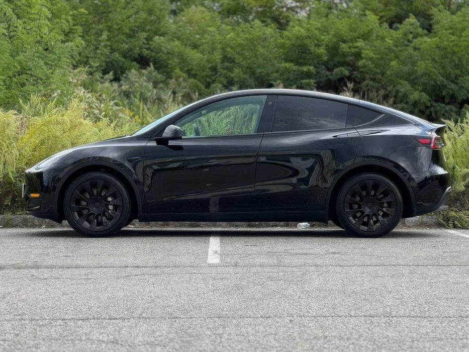 Tesla Model Y Long Range      2022