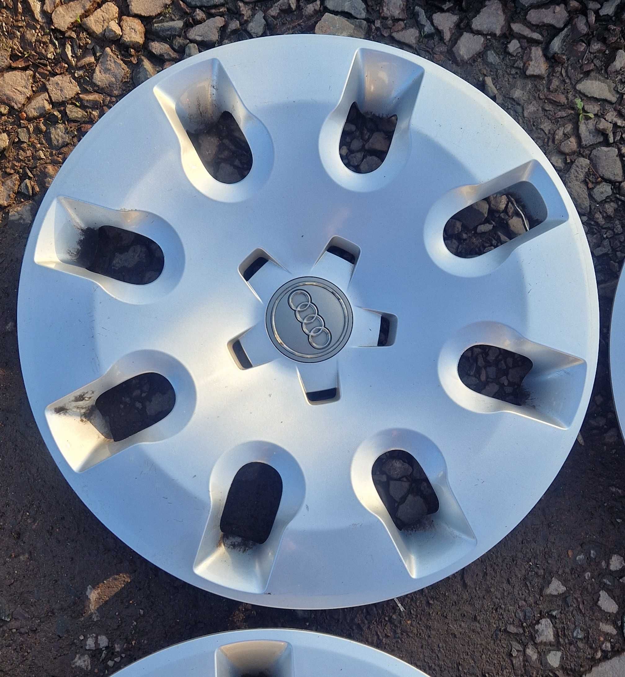 Kołpaki oryginalne 15" Audi 8X0601.147 Kpl.