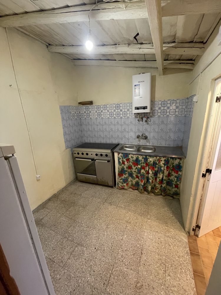 V4 cozinha equipada em Trigaches