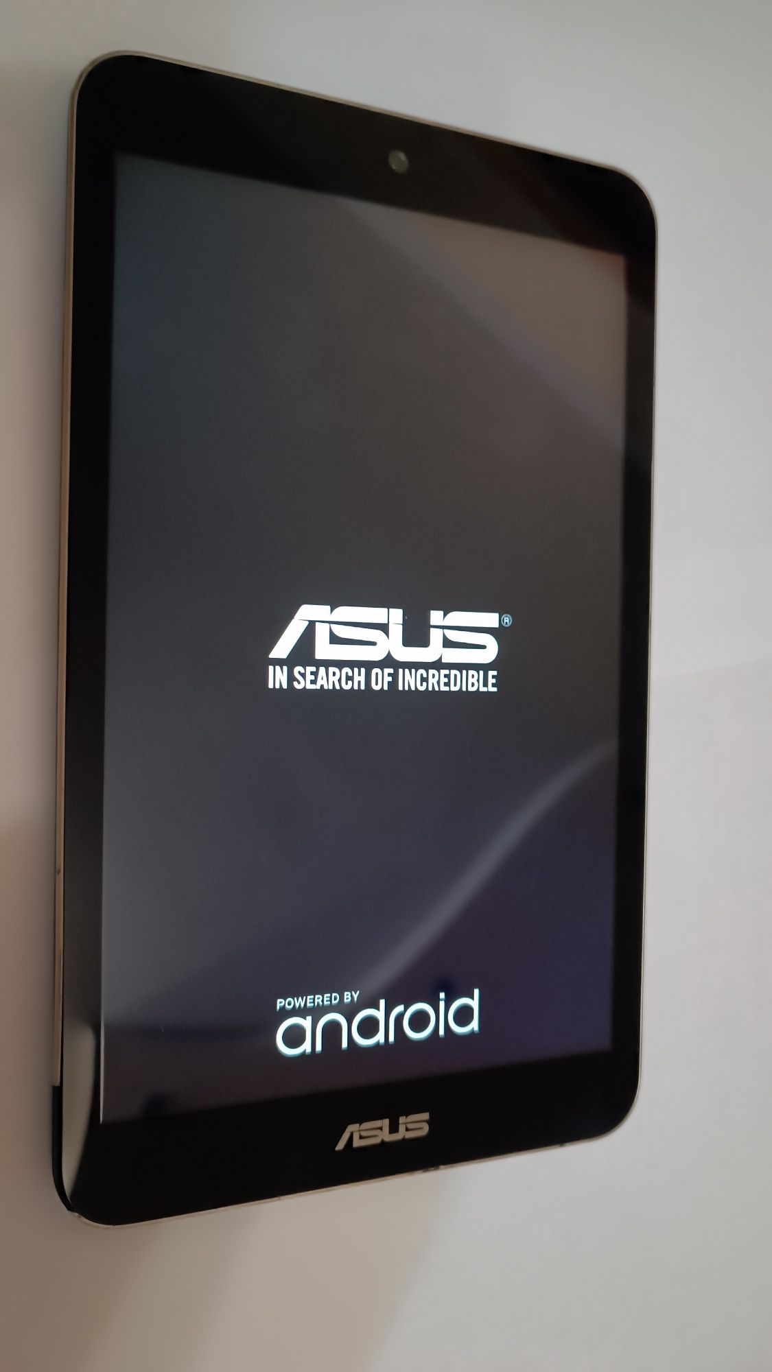 Asus Memo Pad 8 у доброму стані