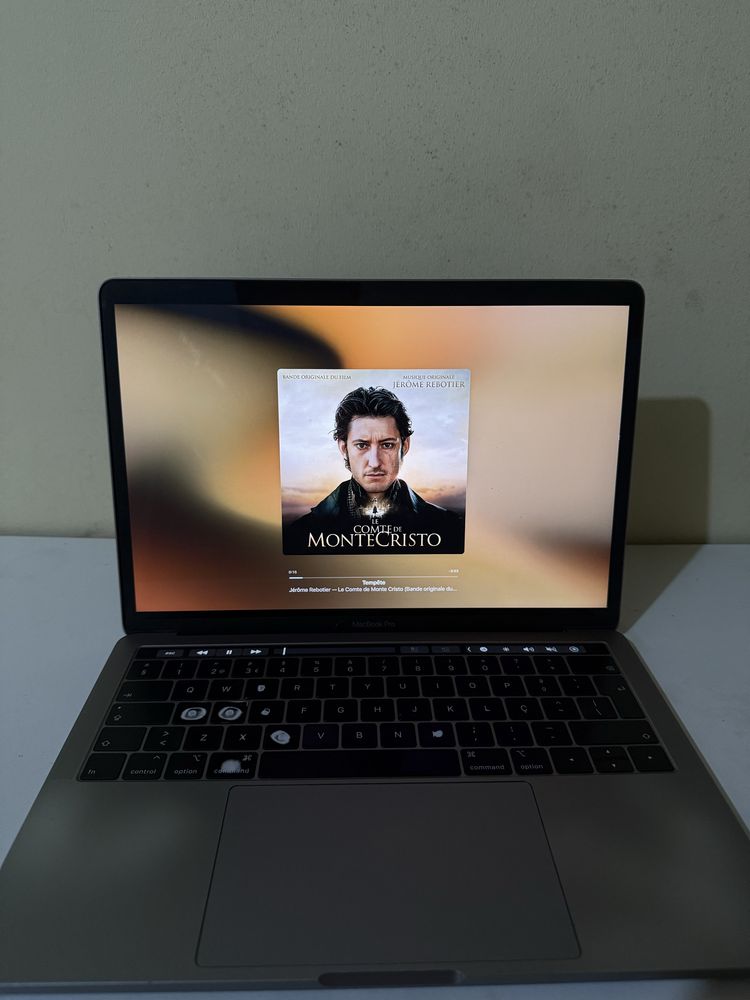 MacBook Pro 2019 - Touch Bar | i5 | 8GB RAM | 128Gb SSD