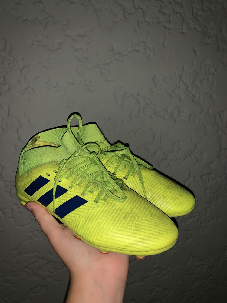 Chuteira adidas Pro