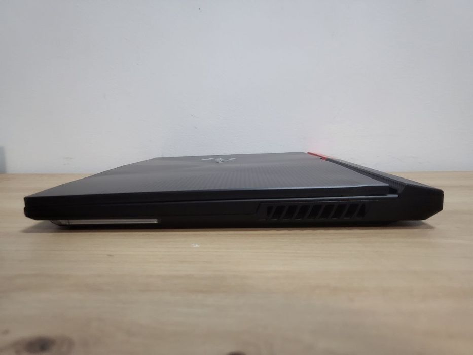 Asus rog strix g513 15.6 144Hz / ryzen 5 5600h / rtx 3050 / 16 / 512