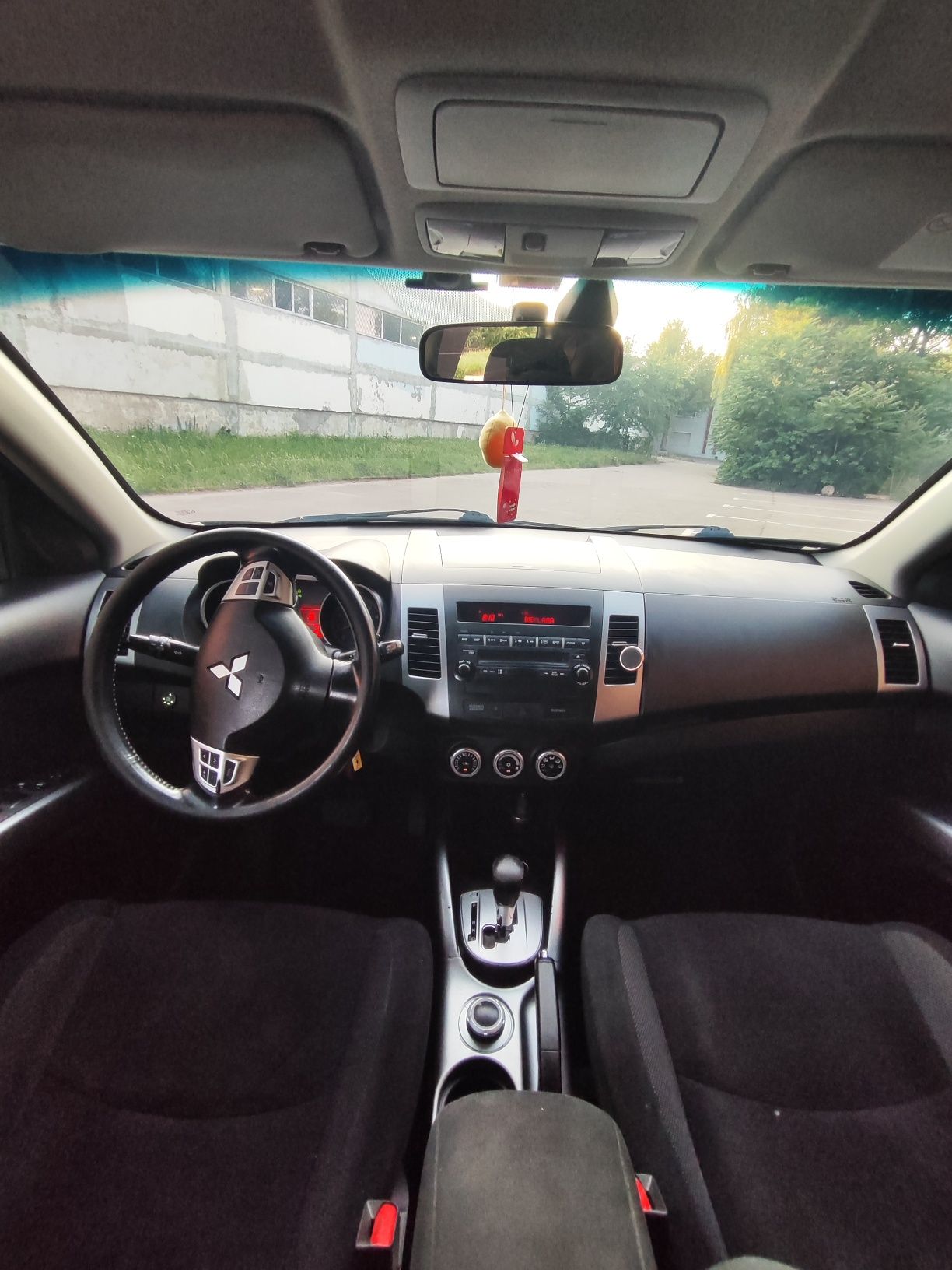Автомобіль Mitsubishi Outlander