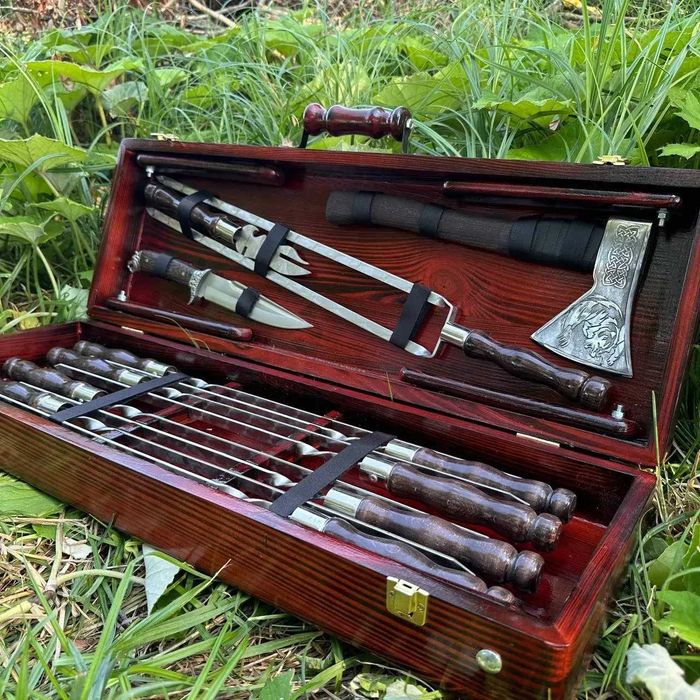 Набір шампурів у дерев'яному кейсі "Червоний" подарунок хлопцю