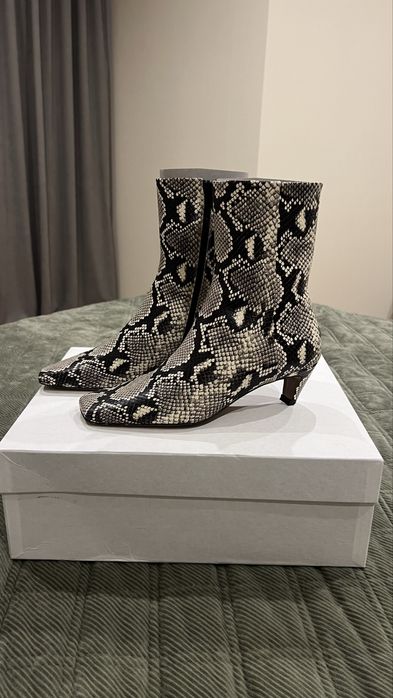 Ботільони Arket snake print